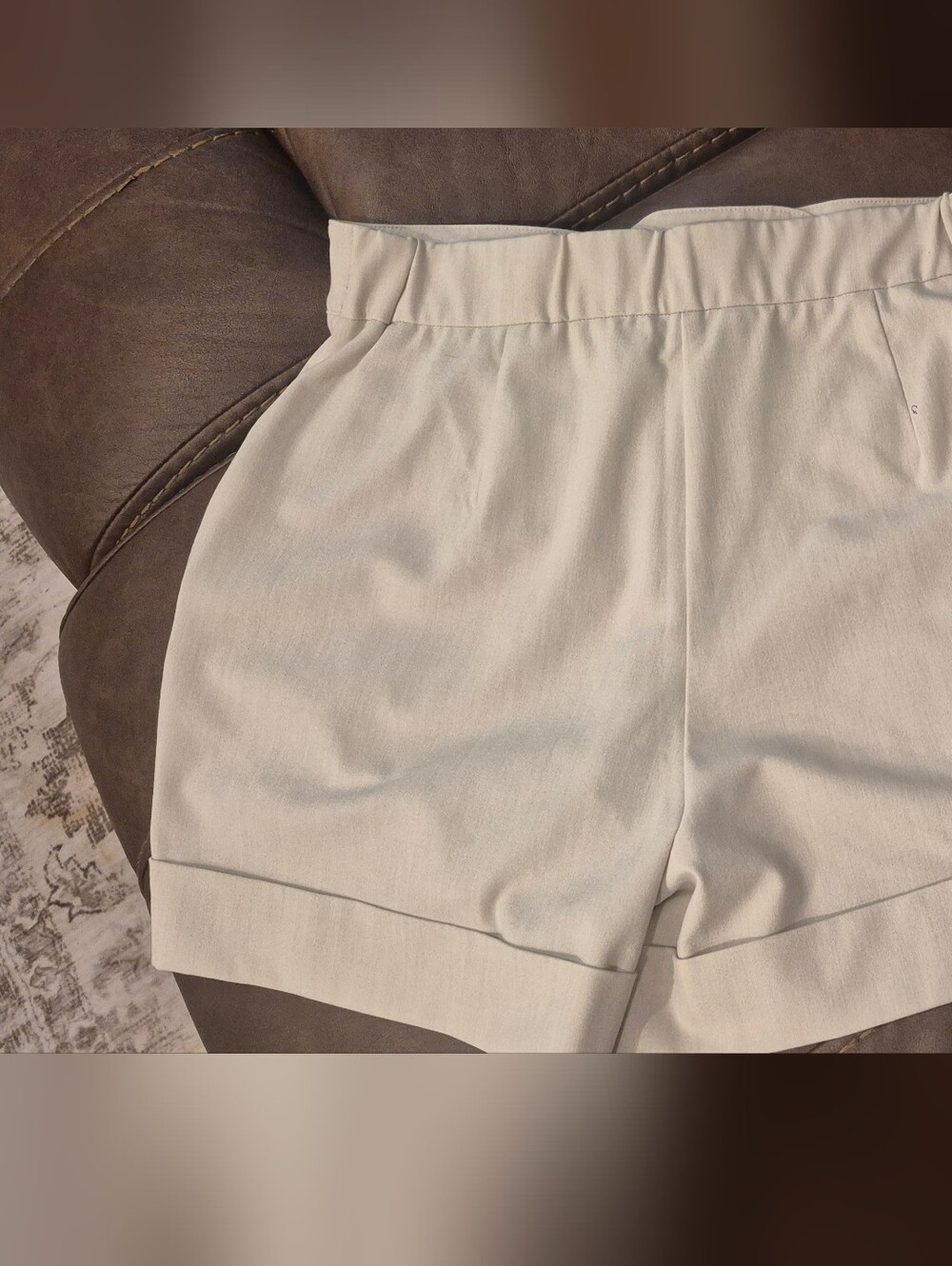 Rachel Zoe Light Tan Tailored Cuffed Shorts Size 6 Classic Career Casual - Picture 2 of 4